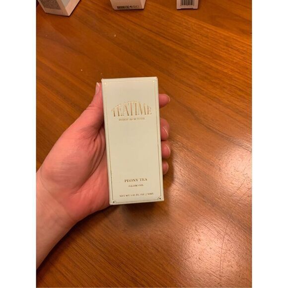 BYROE Tea Time Peony Tea Glow Oil - Picture 3 of 7